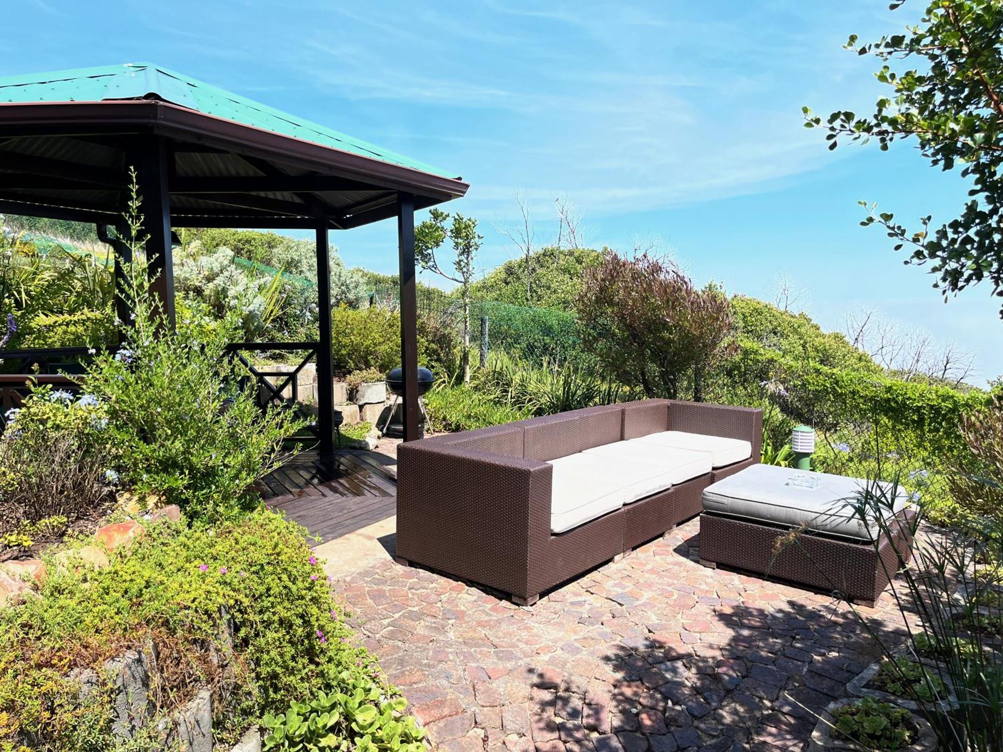 Peaceful Guest Suite With Balcony Views And Garden Setting 滨海布伦顿 外观 照片