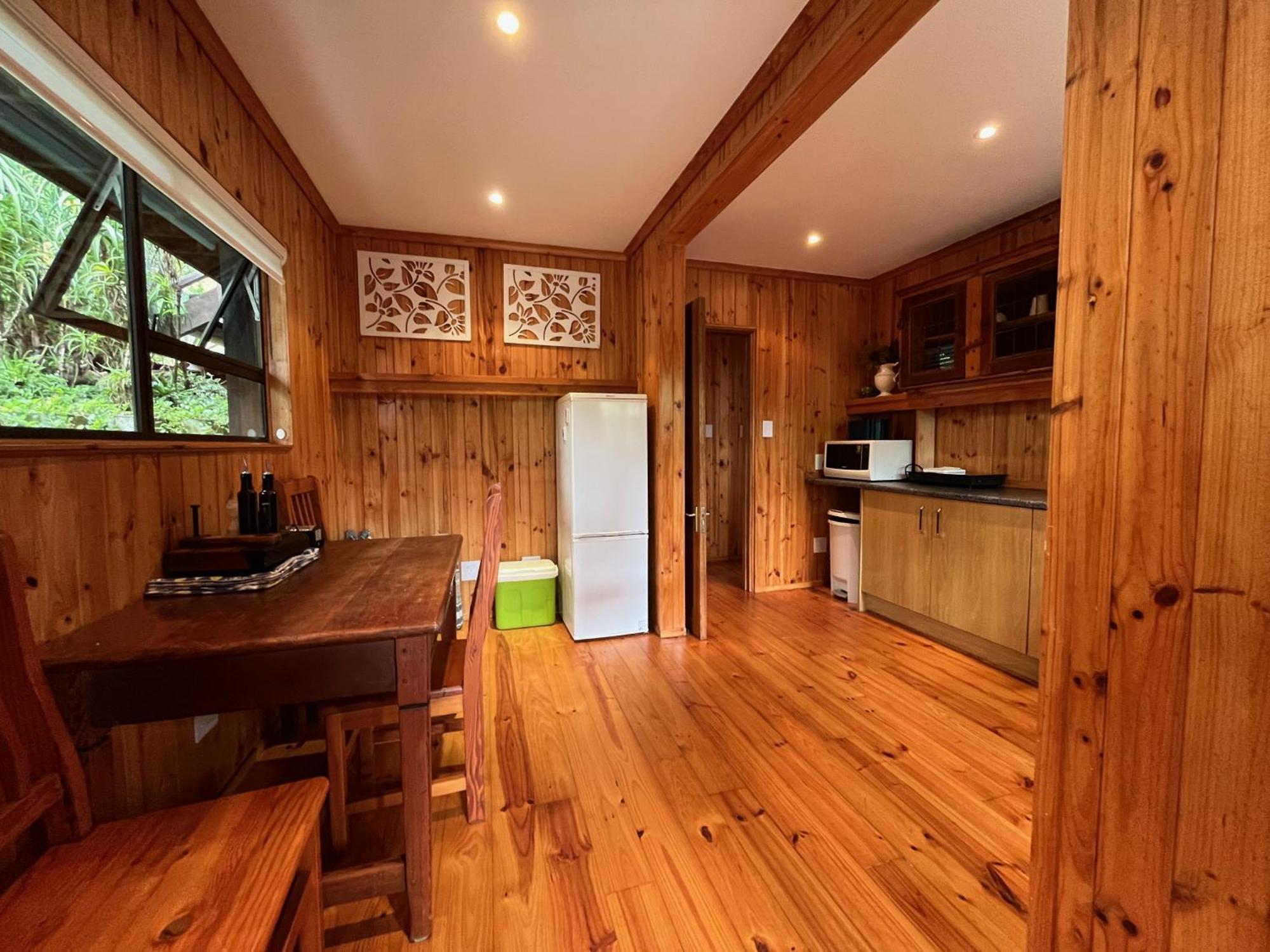 Peaceful Guest Suite With Balcony Views And Garden Setting 滨海布伦顿 外观 照片