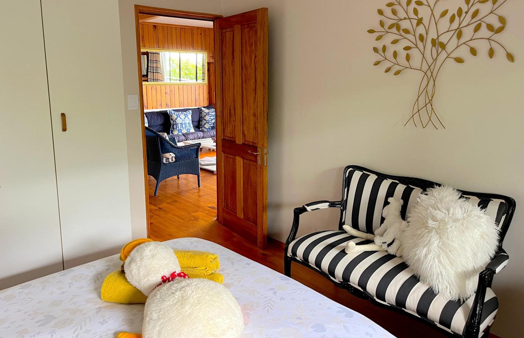 Peaceful Guest Suite With Balcony Views And Garden Setting 滨海布伦顿 外观 照片