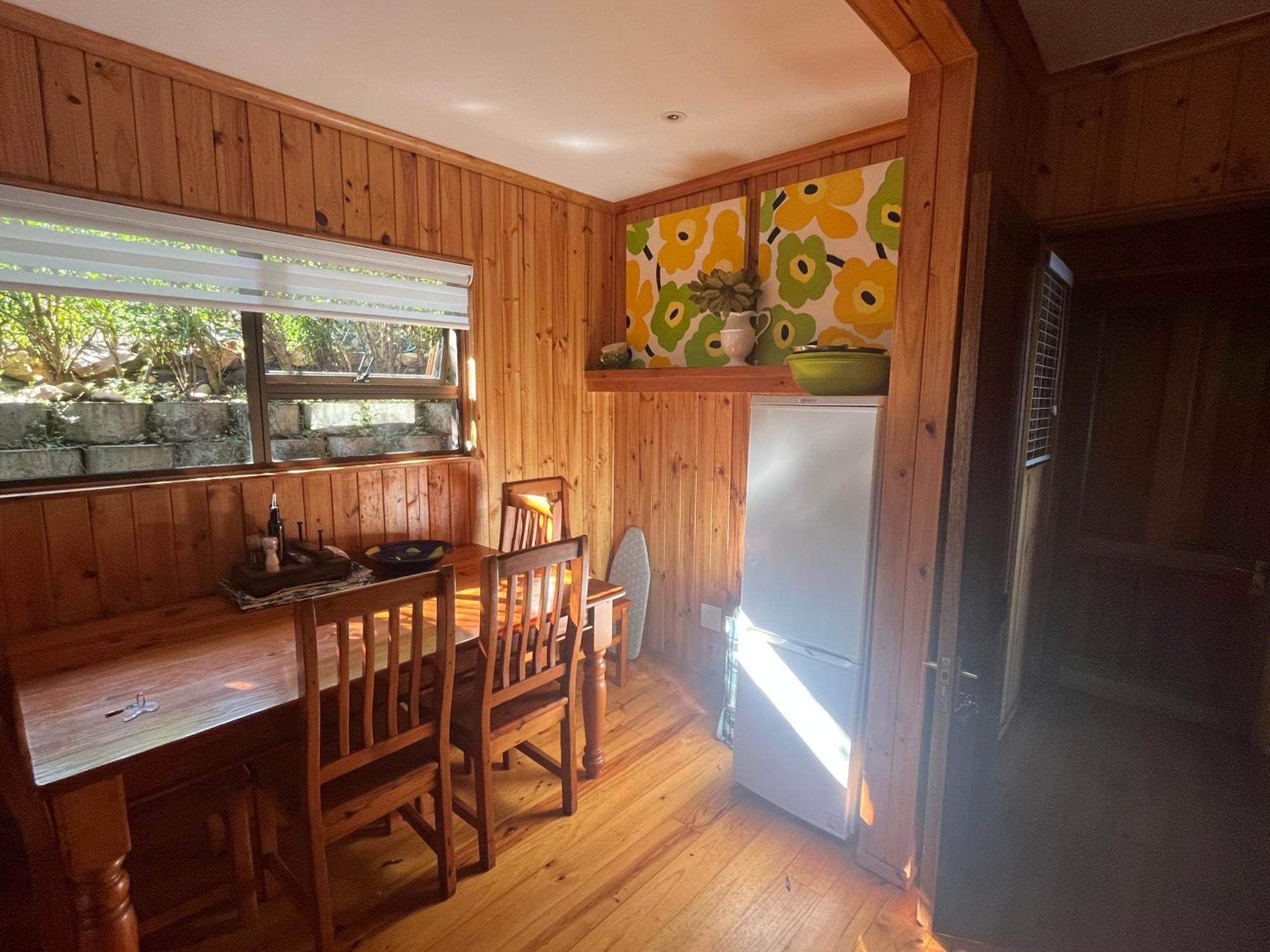 Peaceful Guest Suite With Balcony Views And Garden Setting 滨海布伦顿 外观 照片