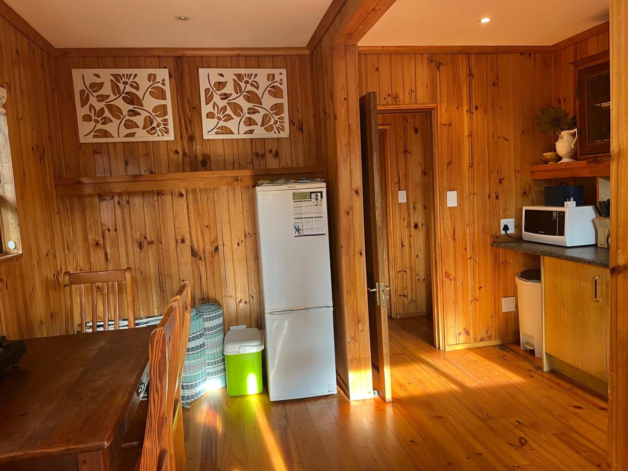 Peaceful Guest Suite With Balcony Views And Garden Setting 滨海布伦顿 外观 照片